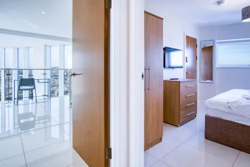 High Floor Meridian Tower - 3 Bedroom - Swansea