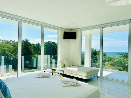 The Views Resort - bar