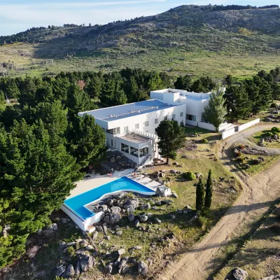 Elegance Hotel Tandil Hotels near City Hall