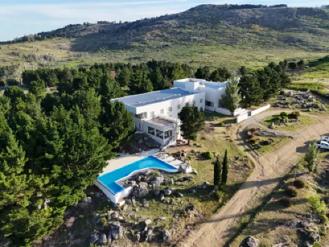 Elegance Hotel Tandil のホテル