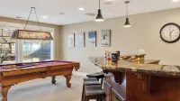 Mulligan Estate by Avantstay Sunriver Retreat + Hot Tub + Game Room + Bikes + Near Trails & Golf - Country Houses