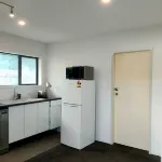 Entire flat next to park, close to uni, & city - 1 bedroom, 1 lounge, ensuit - Condos