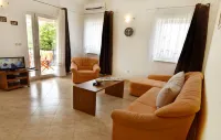 Lovely poolside apartment in Tar - balcony