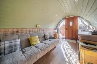Cosy Escape Heated Luxury Pod with Hot Tub