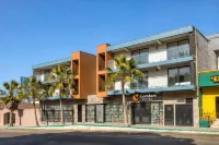 Comfort Suites Tijuana Отели в г. 