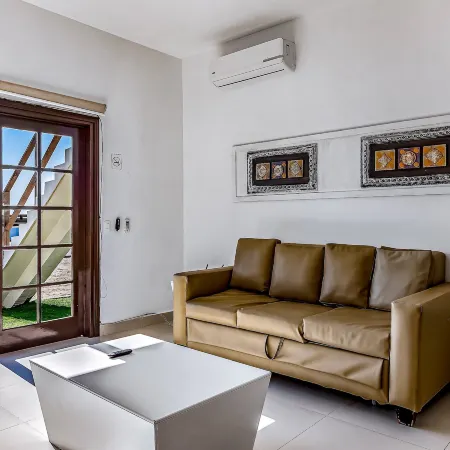 Dog-Friendly Suite with Kitchenette, Heated Outdoor Pool, Hot Tub, Terrace, AC
