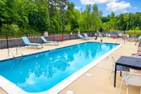 Hawthorn Extended Stay by Wyndham Mebane - Swimmingpools