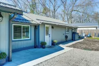 Walk to Sand Lake Beach! Family Escape w/ Fire Pit - 2-Sterne