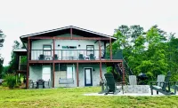 STAY HERE! 2 Homes sleep up to 28! Private cove 2 docks and personal boat launch - Alppimaja