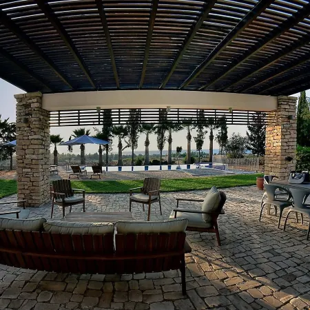 Incredible Large Villa In Paphos sleeps 14 Children Pool, Jacuzzi, Huge Garden