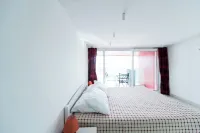No5 Penthouse 2 Bedroom Apartment - balcony