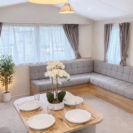 2-Bed Caravan Golden Palm