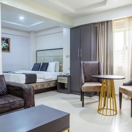 Romeneo Grand Royal Hotel