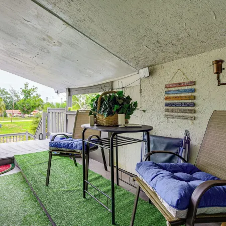 Private Deck, Workspace! Bradenton Stay Near Dtwn
