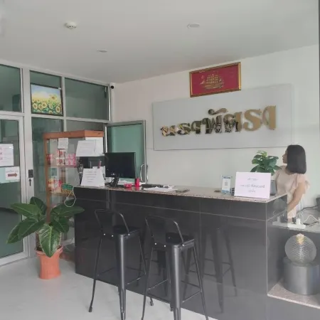 Nara Pattra Hotel Отели в г. Наратхиват