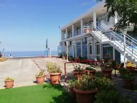 Seafront Studios and Apartments - Homestays