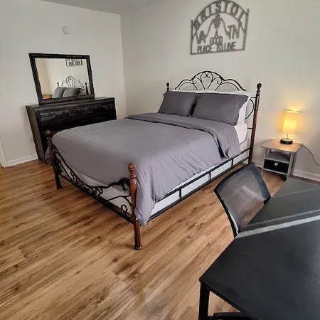 Comfy Condo! Pet Allowed!