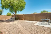 Pets Welcome! Surprise Family Gem w/ Yard & Patio - 4 Sao