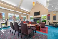 MainStay Suites Appleton Airport - Fox River Mall Area - parking
