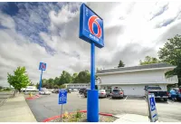 Motel 6 Seattle, WA - Airport - parking