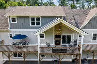 Modern Forest Escape w/ Pickleball, Hot Tub, Sauna, Gym, Fire Pit & Gameroom! - 3 星級