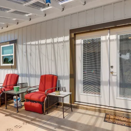 Close to Lake Chatuge! Modern Hillside Barndo Apt!