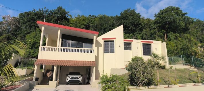 Sky House. Charming 4-Bedroom Home, WiFi, A/C, Generator in Enchanting Rincón Hotels in Rincon
