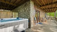 MTN Views Hot Tub Fire Pit Pool Table Games - Hot Tub