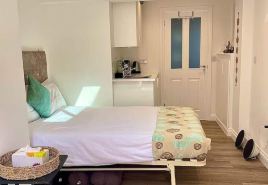 Cozy Studio in Colchester - Perfect for Couples