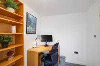 บ้านหรู 5 ห้องนอน พร้อมที่ชาร์จรถยนต์ไฟฟ้าฟรี สวน และที่จอดรถ - 3 ดาว