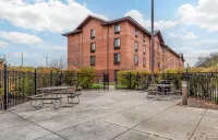 Extended Stay America Suites - Chicago - Lombard - Yorktown Center - Parking
