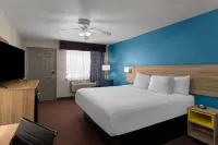 Days Inn by Wyndham Pratt - Bãi đậu xe