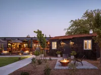 High Country Motor Lodge - Near Nau and Downtown Hotels near Fatman's Loop Trail
