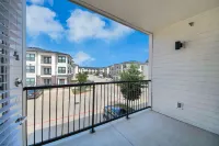 Luxury 2BR 2BA King Beds Houston Stay Fast Wi-Fi - 2-Star