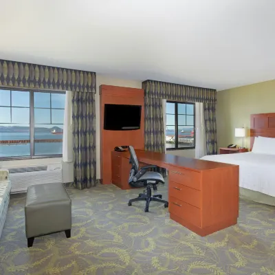 Hampton Inn & Suites Astoria Hotels near The Astoria Column