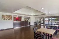 Red Roof Inn & Suites Brunswick I-95 - 2-Star