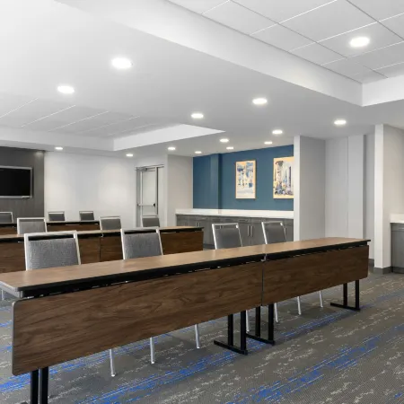 Hampton Inn & Suites St. Charles Old Town Area