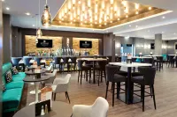 Sandman Signature London Gatwick Hotel - Quầy Bar