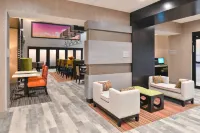Hampton Inn & Suites Ames - مناسب للعائلات