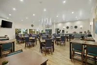 La Fuente Inn & Suites - Motels