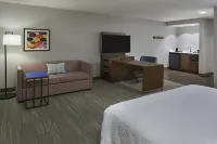 Hampton Inn & Suites by Hilton Montreal-Dorval - parking
