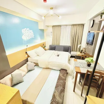 MR BED-Skyline View Condo With POOL Hotels near Mango Avenue