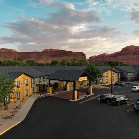 Slackline Moab, Outset Collection by Hilton
