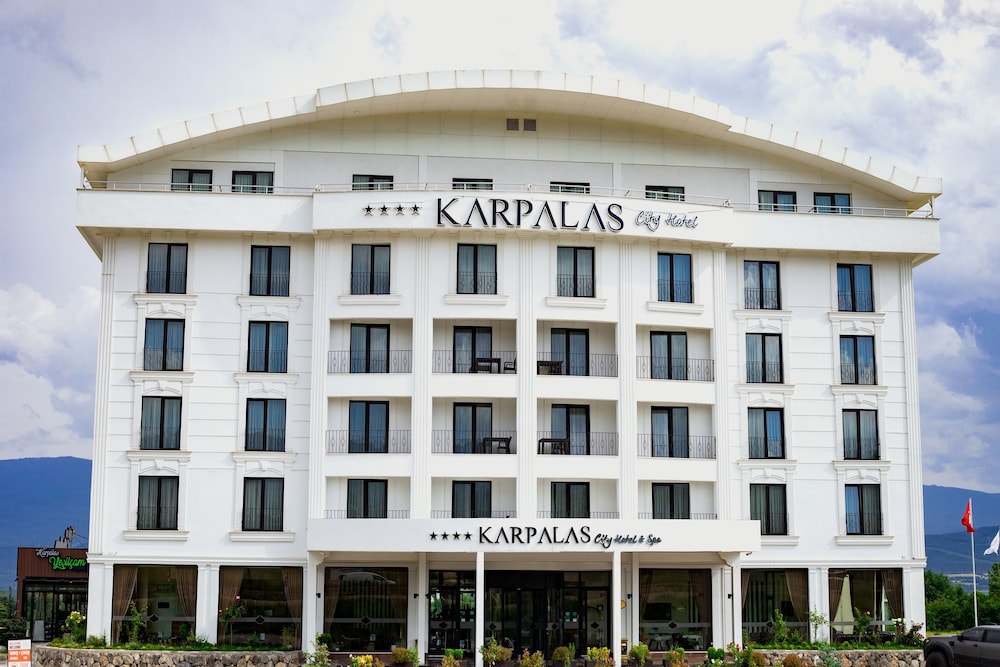 Karpalas City Hotel & Spa