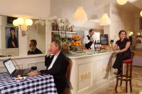 Hotel Modigliani - بار