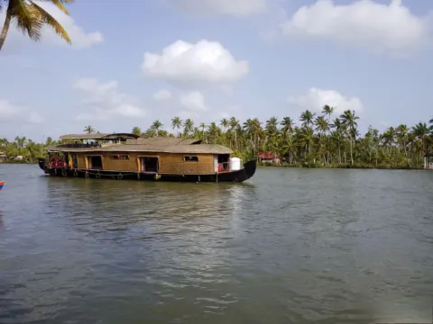 普拉納瓦姆度假村