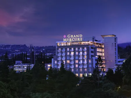 Grand Mercure Bandung Setiabudi Отели рядом с достопримечательностью «Bandung tour on bus (Bandros)»