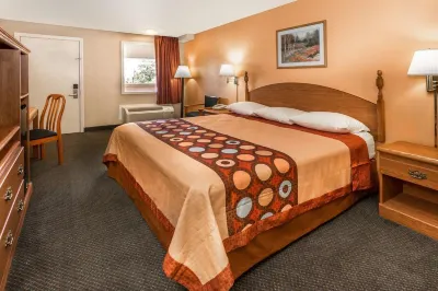 Knights Inn Crawfordsville Hotels near Athens arts