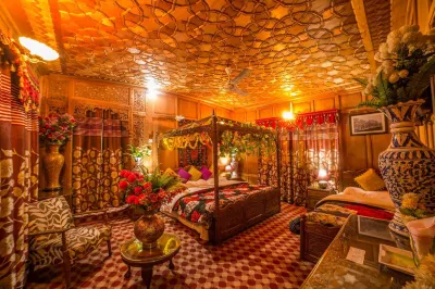 Swan Group of Houseboats, Golden Dal Lake Hotels in Dal Lake