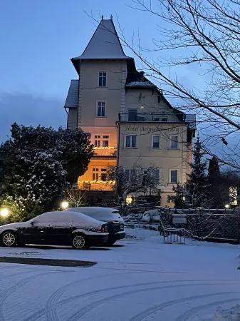 HOTEL - RESTAURANT BERGSCHLOESSCHEN Отели в г. Гузов-Платков